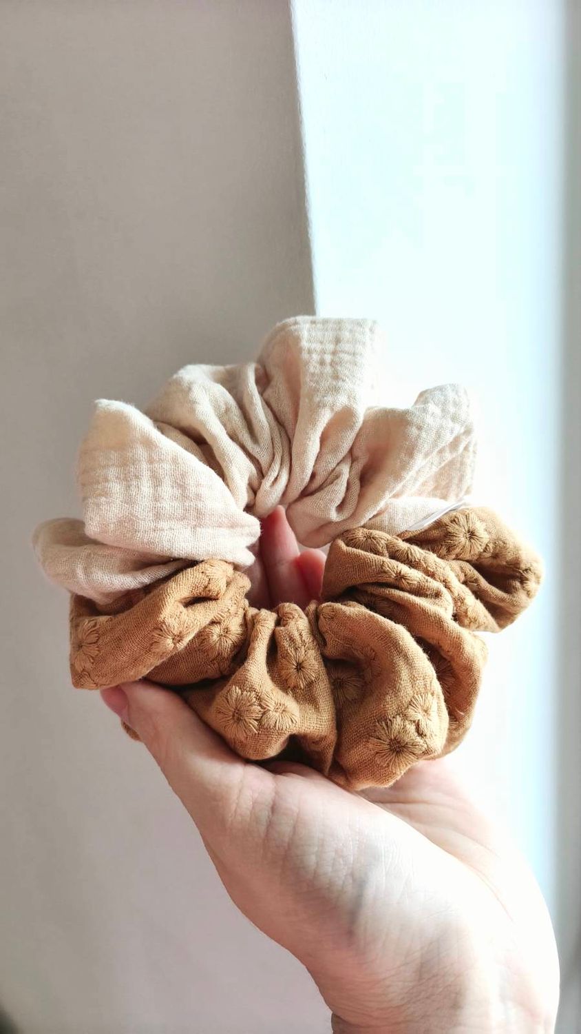 Mega scrunchie Beige &amp; Floral Stitch