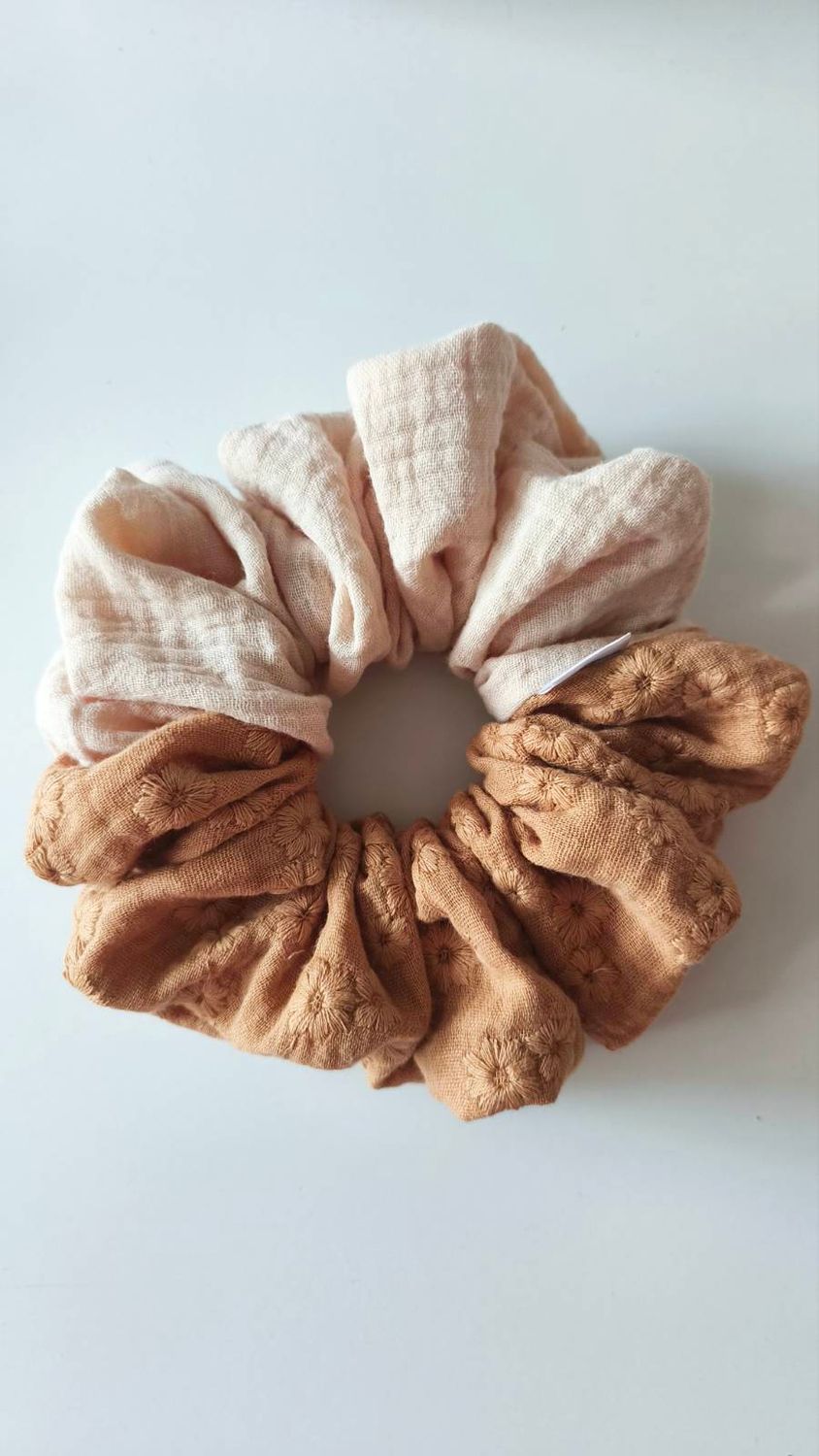 Mega scrunchie Beige &amp; Floral Stitch