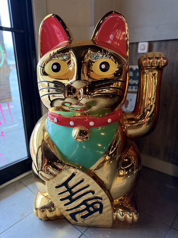 Lucky Cat Gold Sculpture