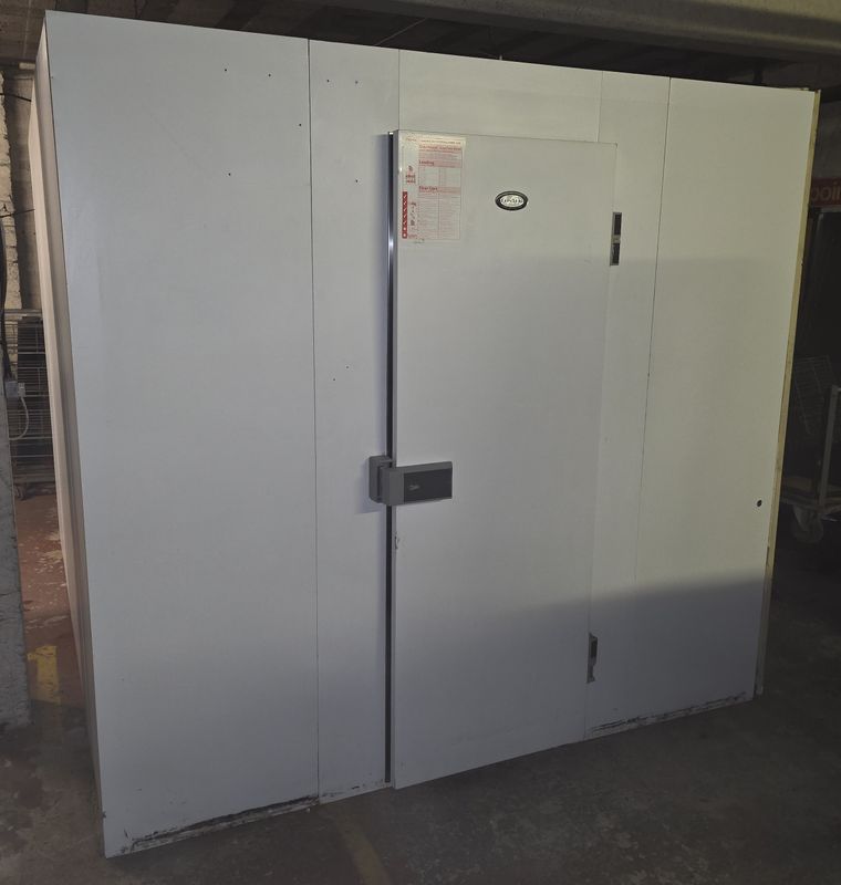 Foster Walk in Freezer Room (w)2.5m x (d)3.24m x (h)2.3m