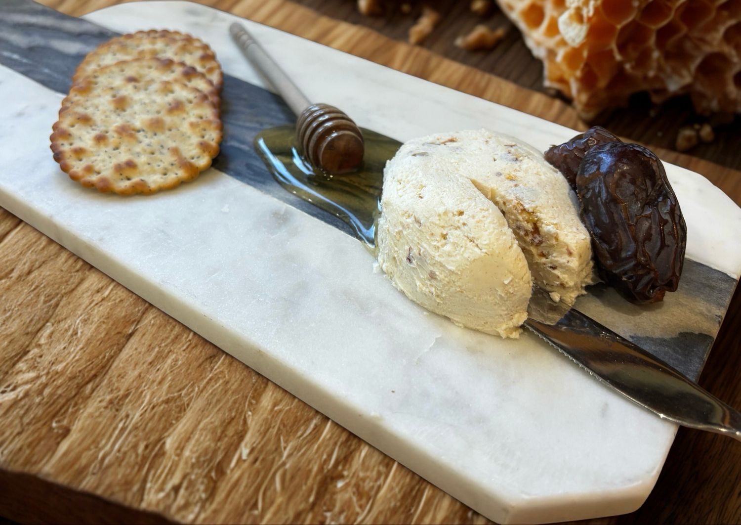 Sweet Bee - Honey &amp; date