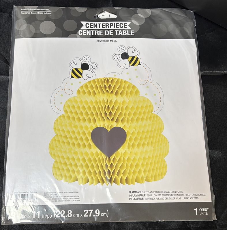 HONEYCOMB CENTERPIECE BUMBLEBEE