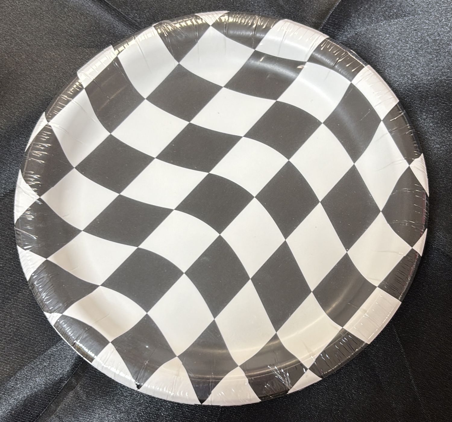 PAPER PLATE SMALL BLACK AND WHITE CHECK