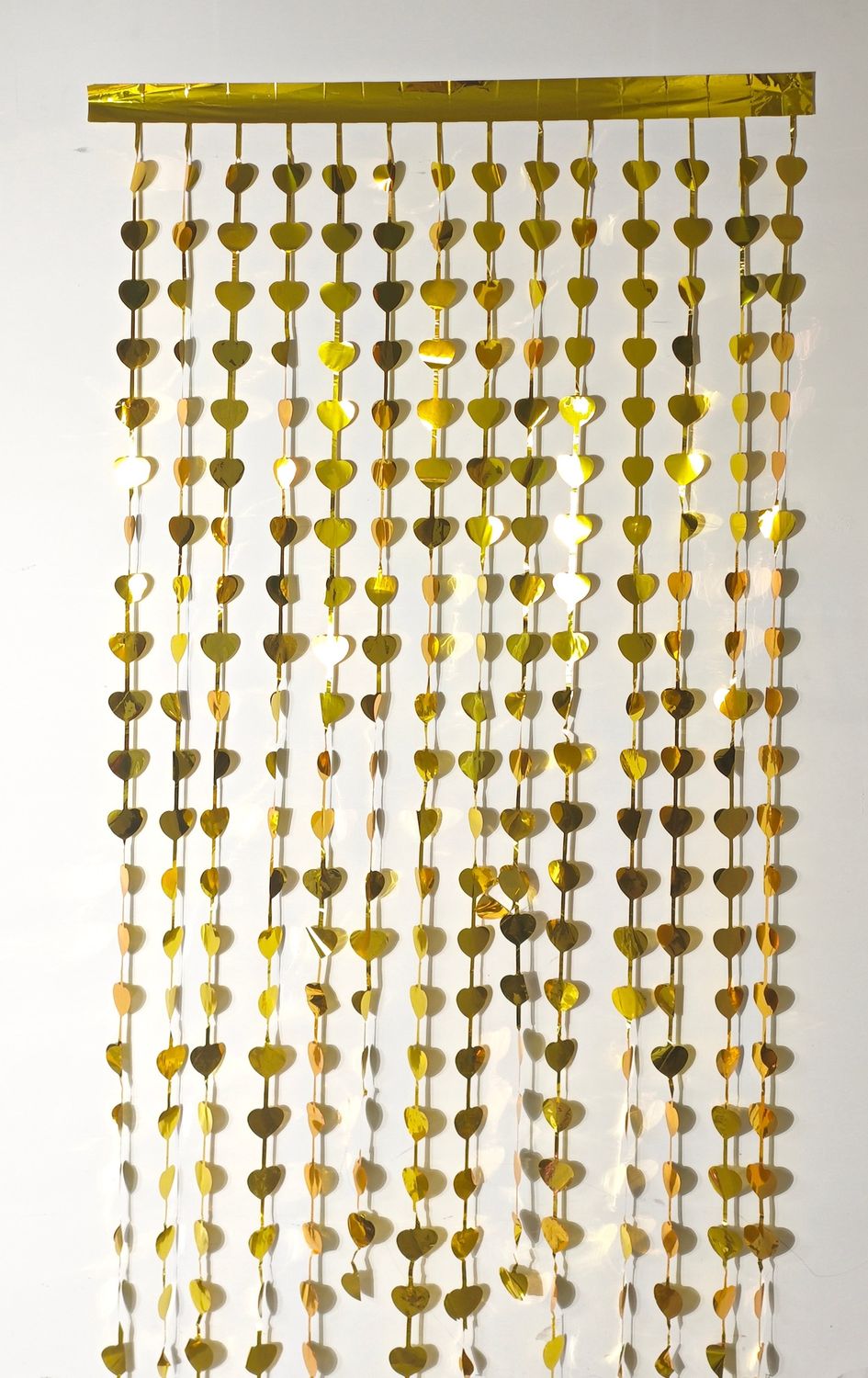 HEART FOIL FRINGE CURTAIN BCKDRP GLD 6.5'X3.25