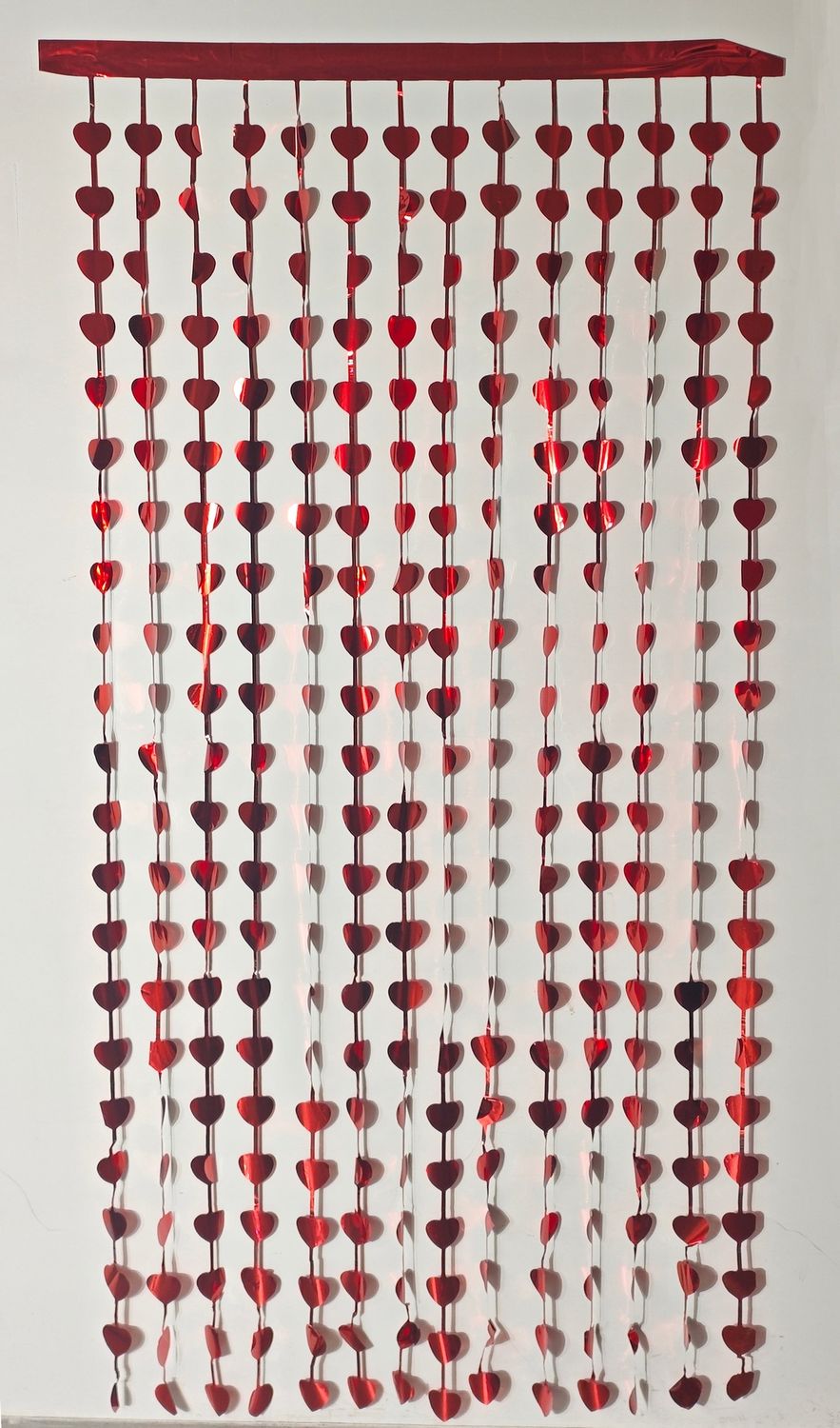 HEART CURTAIN BCKDRP RED 6.5'X3.25