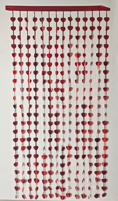HEART CURTAIN BCKDRP RED 6.5'X3.25