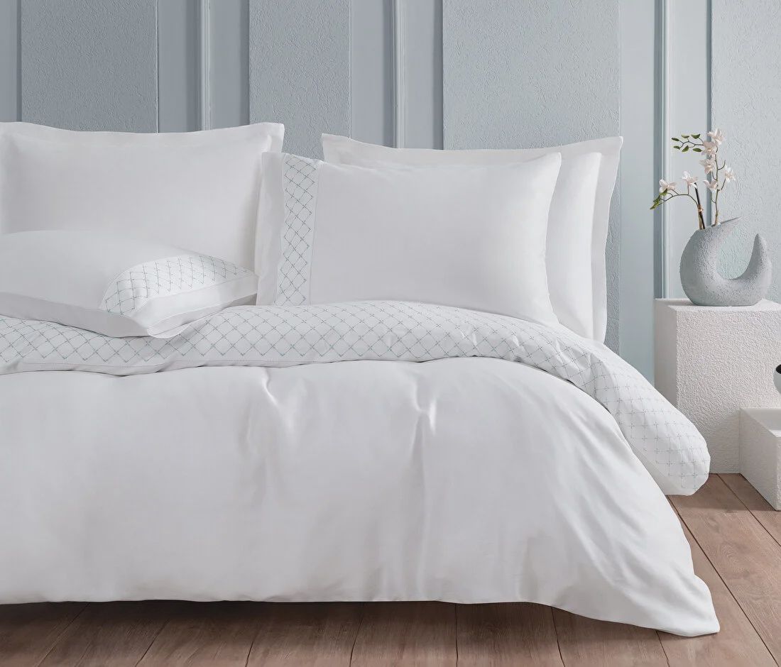 HAYLEY CREPE EMBROIDERED DUVET COVER SET