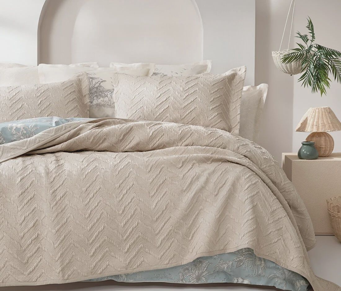 QUEEN SIZE CURLY BEDSPREAD SET - BEIGE