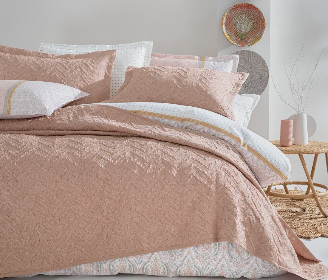 QUEEN SIZE CURLY BEDSPREAD SET - ROSE COLOR