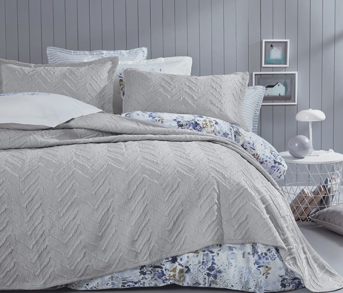 QUEEN SIZE CURLY BEDSPREAD SET - STONE COLOR