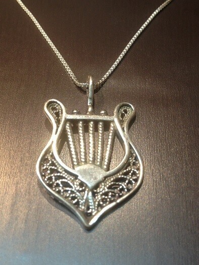 KING DAVID’S HARP AND THE DIVINE LETTER "SHIN"