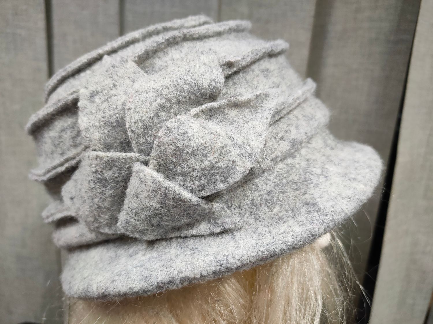 Kapelusz damski 9072 popiel jasny