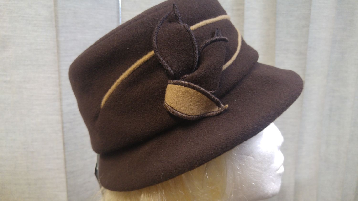 Kapeluszy damskich 1301 - 1