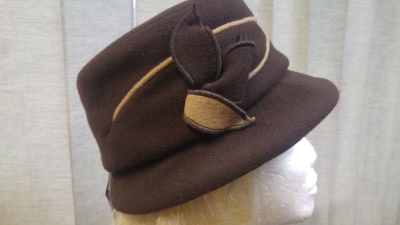 Kapeluszy damskich 1301 - 1