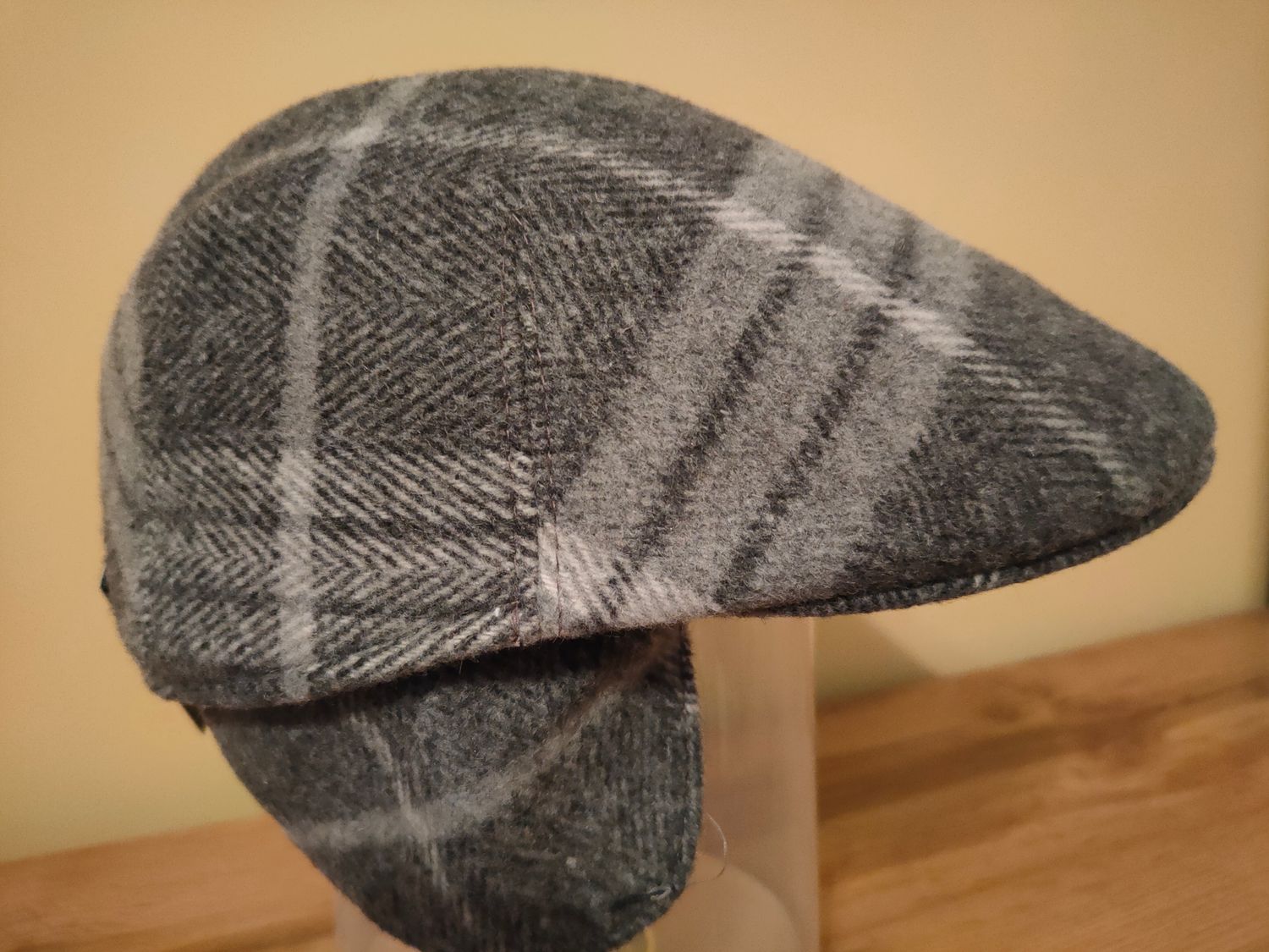 Kaszkiet męski BASTER z nausznikiem 43