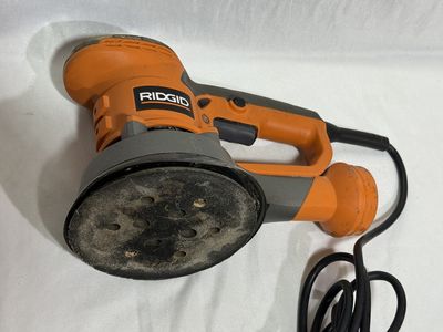 R26111U 4 Amp Corded 6 in. Variable-Speed Dual Random Orbital Sander (Used)