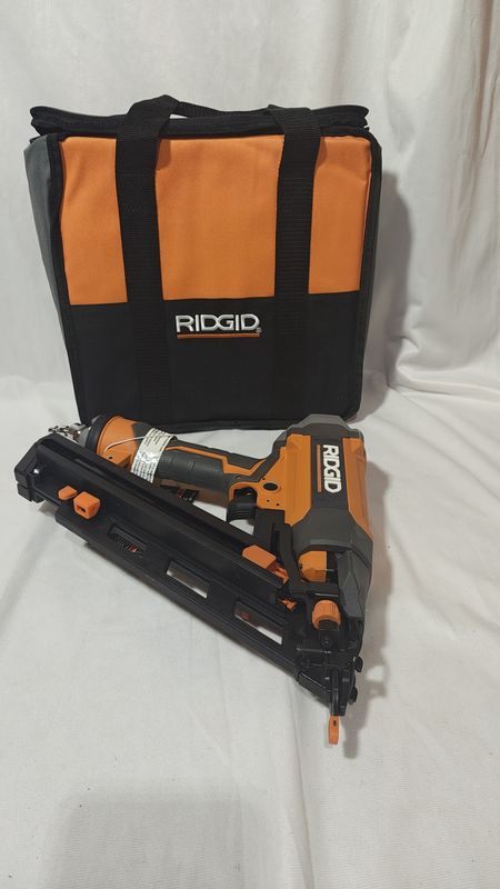 Pneumatic 15-Gauge 2-1/2 in. Angled Finish Nailer with CLEAN DRIVE Technology, and Tool Bag