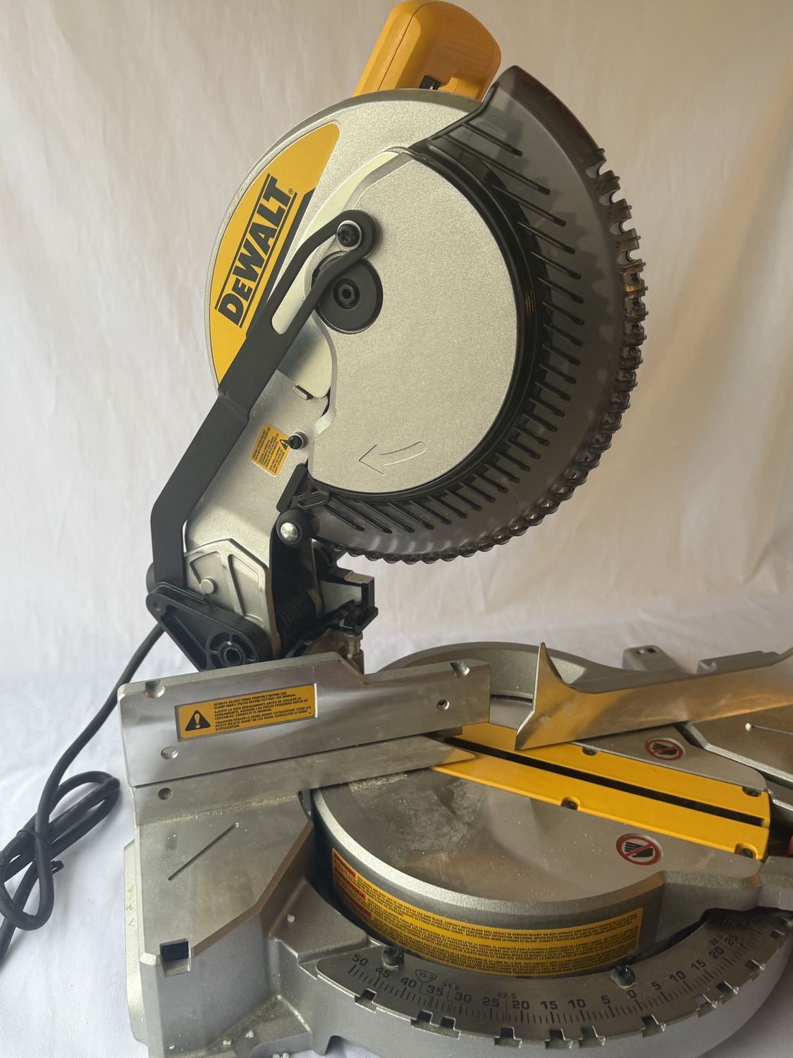 15 Amp Corded 10 in. Compound Single Bevel Miter Saw, Condition: Used-like new