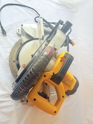 DWS713 15 Amp Corded 10 in. Compound Single Bevel Miter Saw