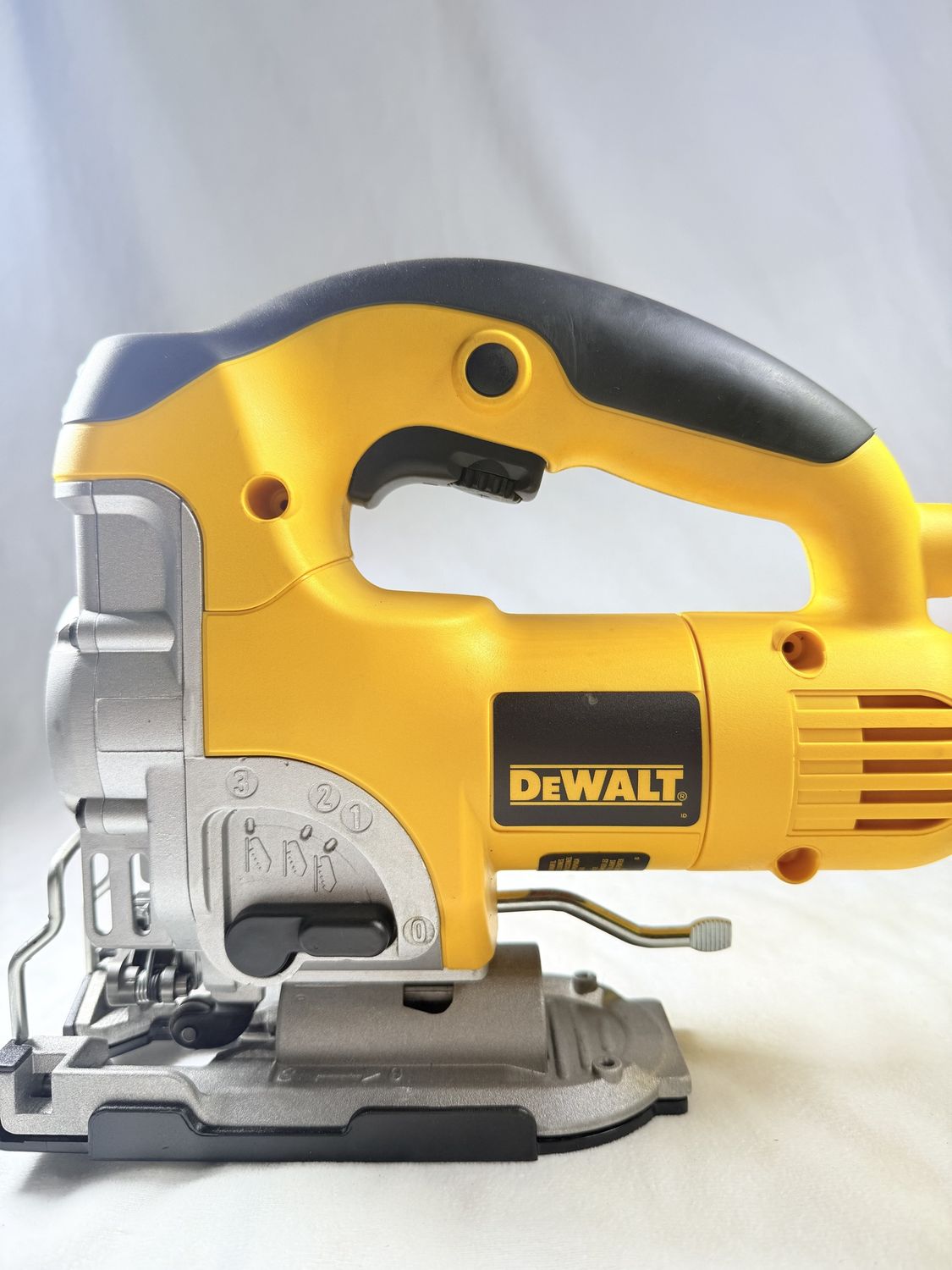 6.5 Amp Corded Variable Speed Jig Saw with Kit Box