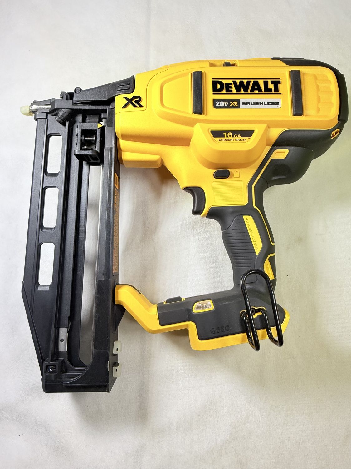 20V MAX XR 16-Gauge Lithium-Ion Cordless Finish Nailer (Tool Only)