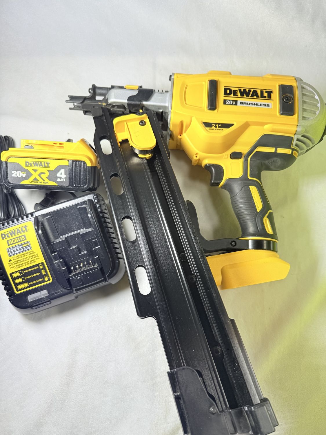 20V MAX* 21° PLASTIC COLLATED CORDLESS FRAMING NAILER KIT