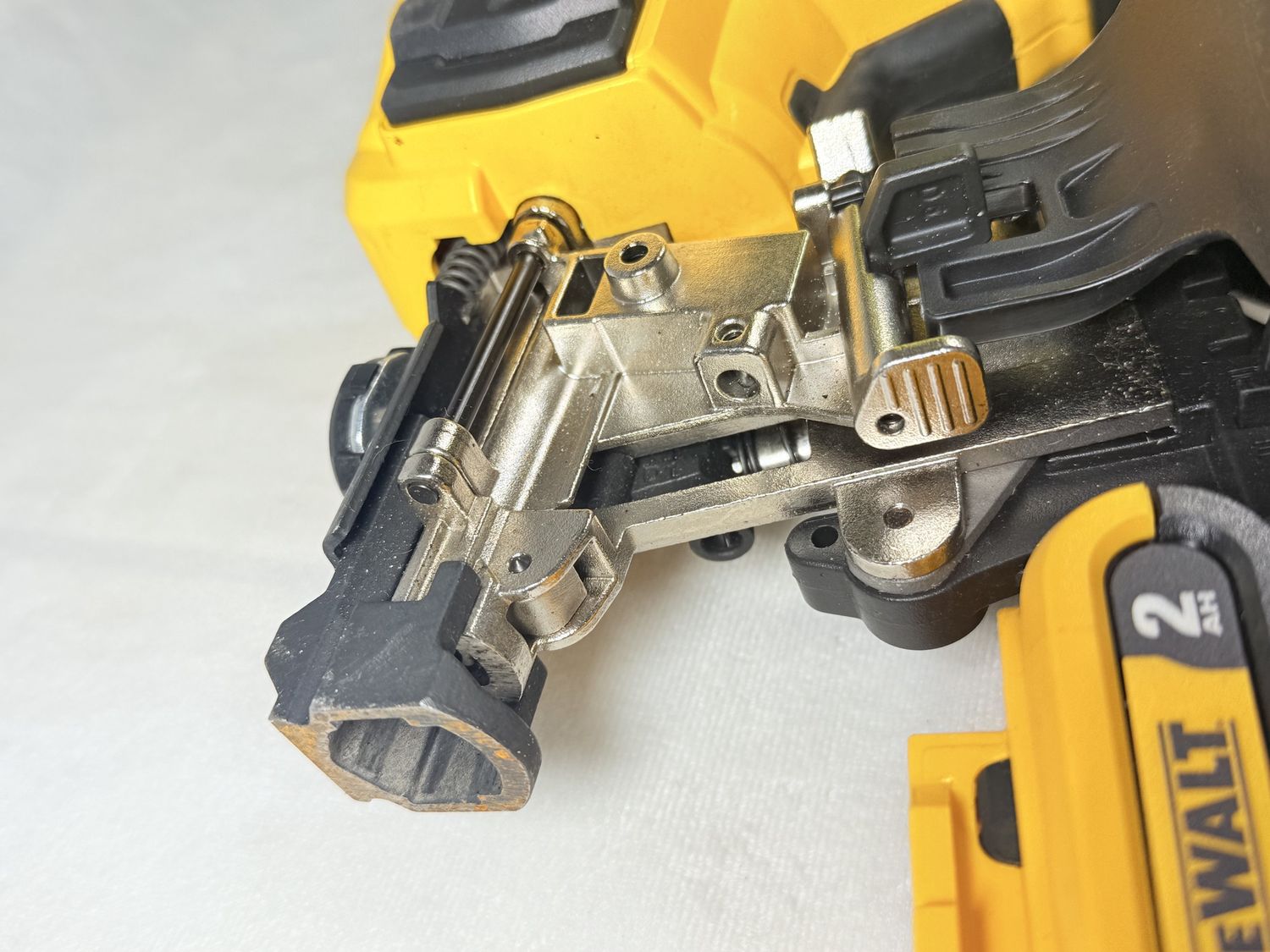 20V MAX Lithium-Ion 15-Degree Electric Cordless Roofing Nailer Kit with 2.0Ah Battery Charger and Bag, Condition: Used-like new