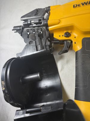 DWF83C  Pneumatic 15° Coil Framing Nailer