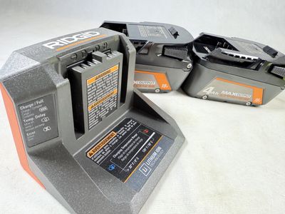 AC8609340SB 18V MAX Output Starter Kit with (2) 4.0 Ah Batteries and Charger
