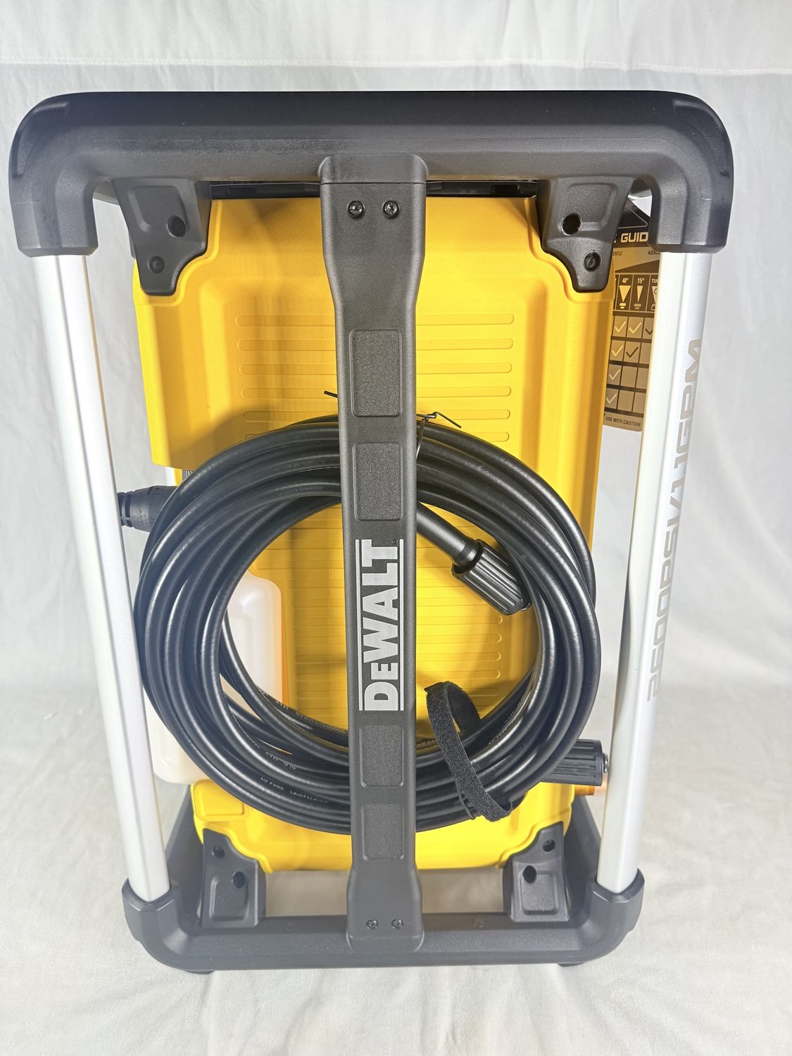 2600 PSI 1.1 GPM Cold Water Electric Pressure Washer, Condition: New