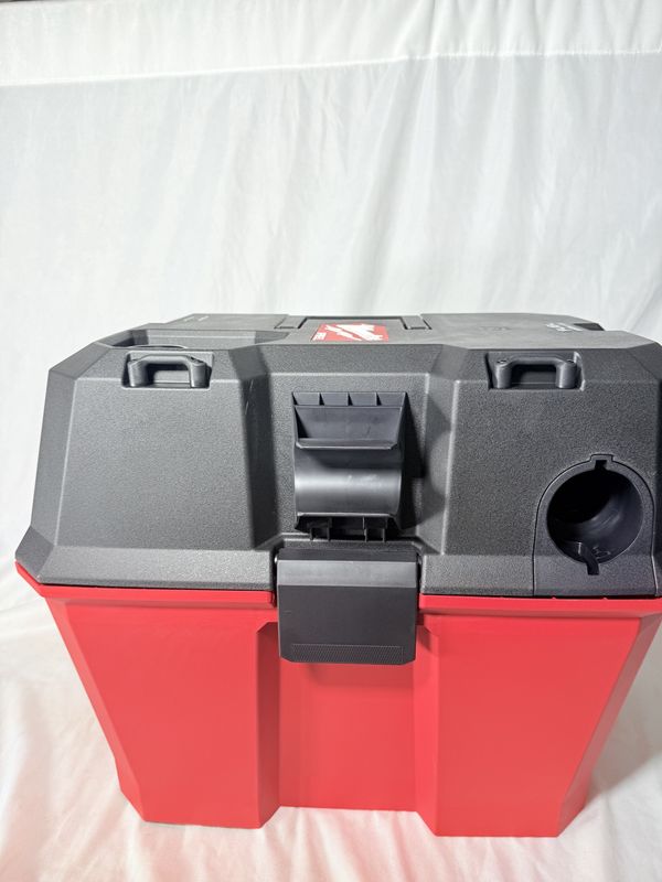 M18 FUEL 6 Gal. Cordless Wet/Dry Shop Vacuum