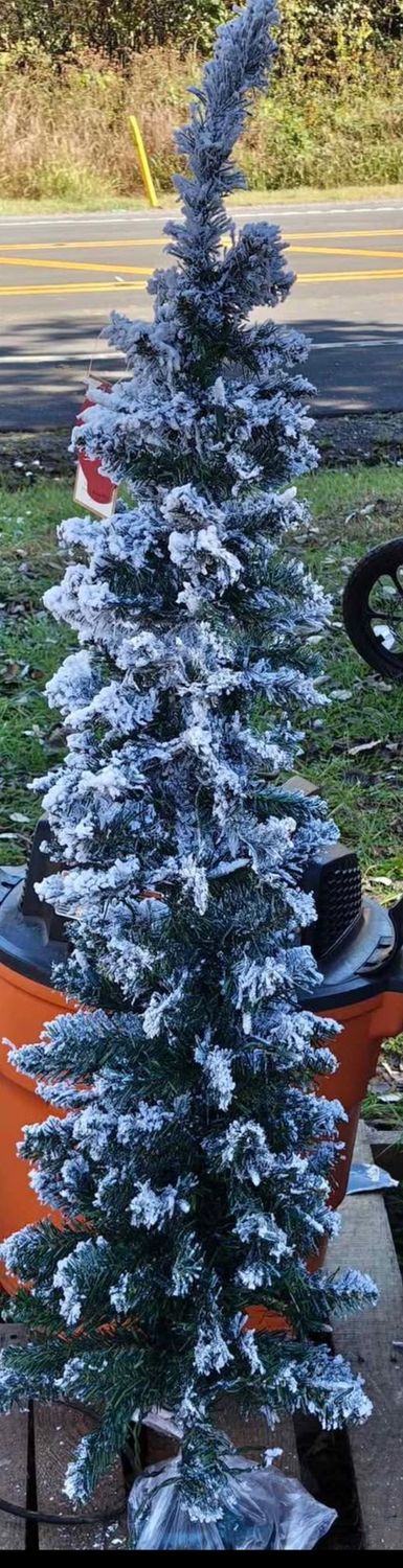 4'pencil flocked tree Christmas