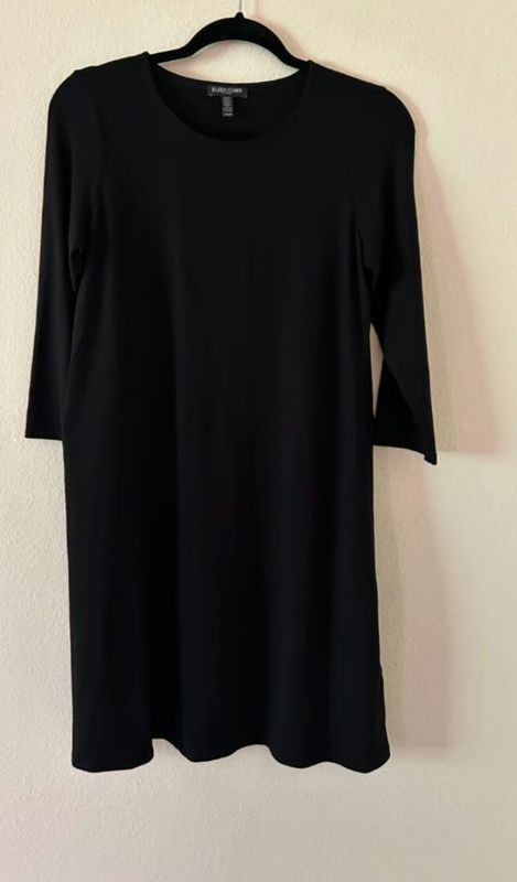 comfortable black t-shirt