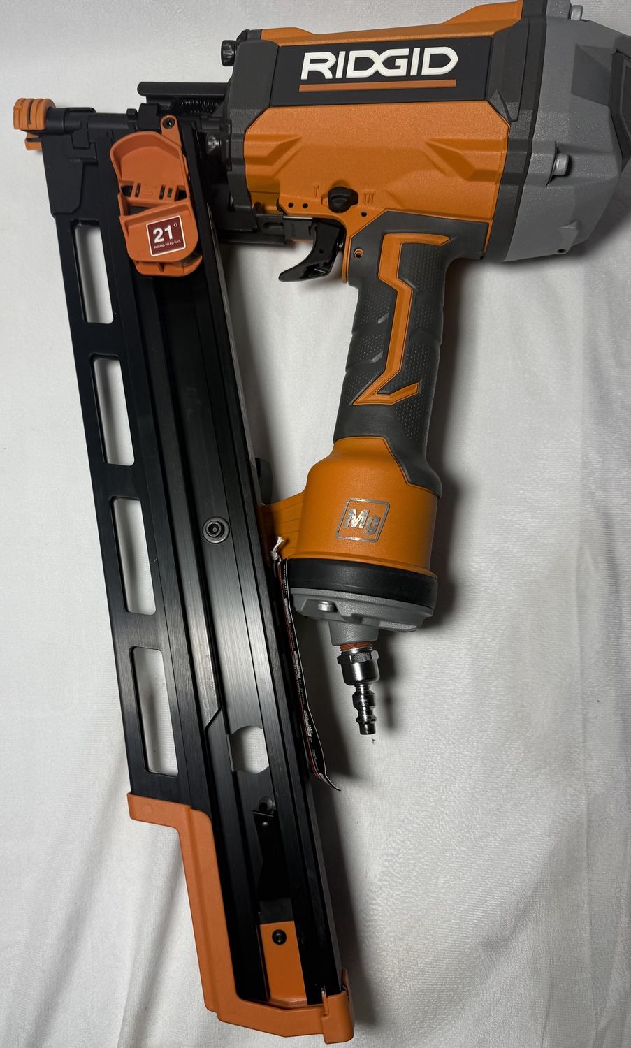 R350RHF Pneumatic 21-Degree 3-1/2 in. Round Head Framing Nailer, Condition: New
