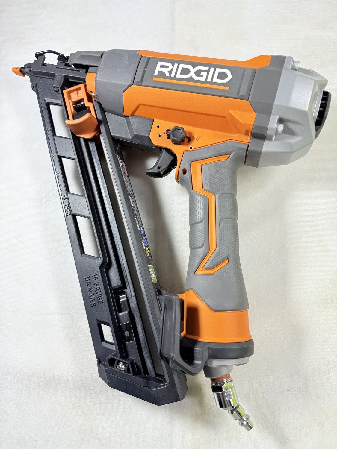 R250AFF Pneumatic 15-Gauge 2-1/2 in. Angled Finish Nailer with CLEAN DRIVE Technology, and Tool Bag, Condition: Used-like new