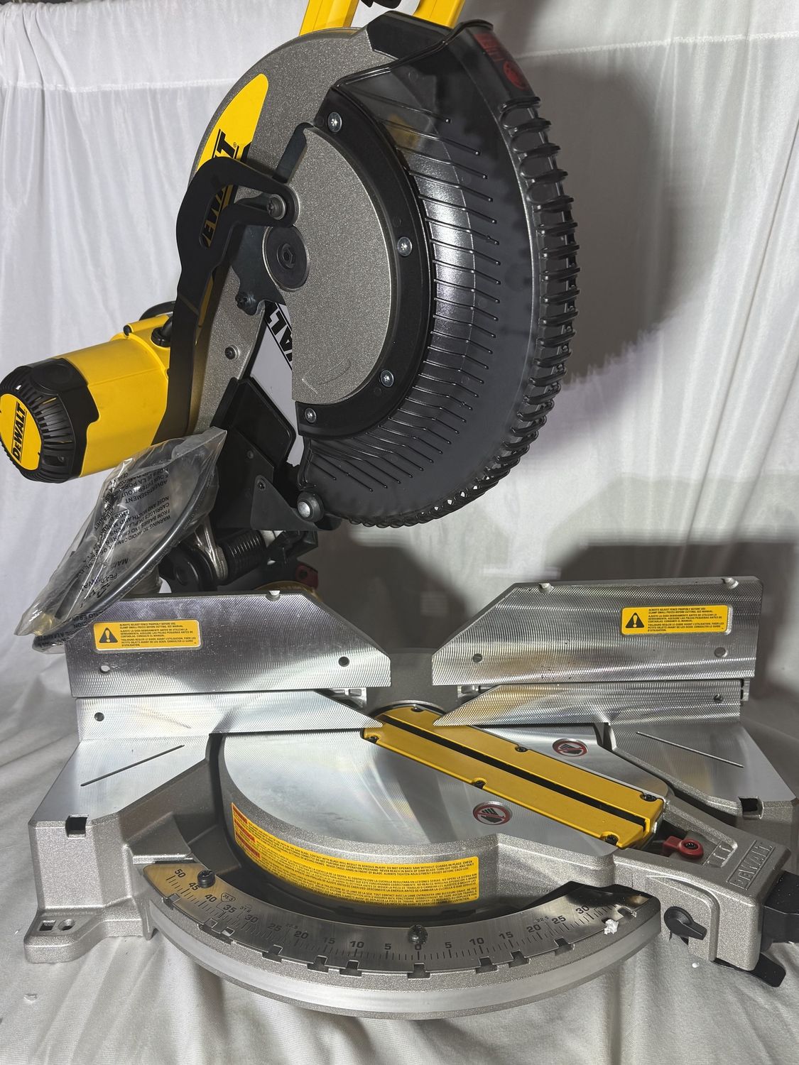 DWS716 15 Amp Corded 12 in. Compound Double Bevel Miter Saw, Condition: New