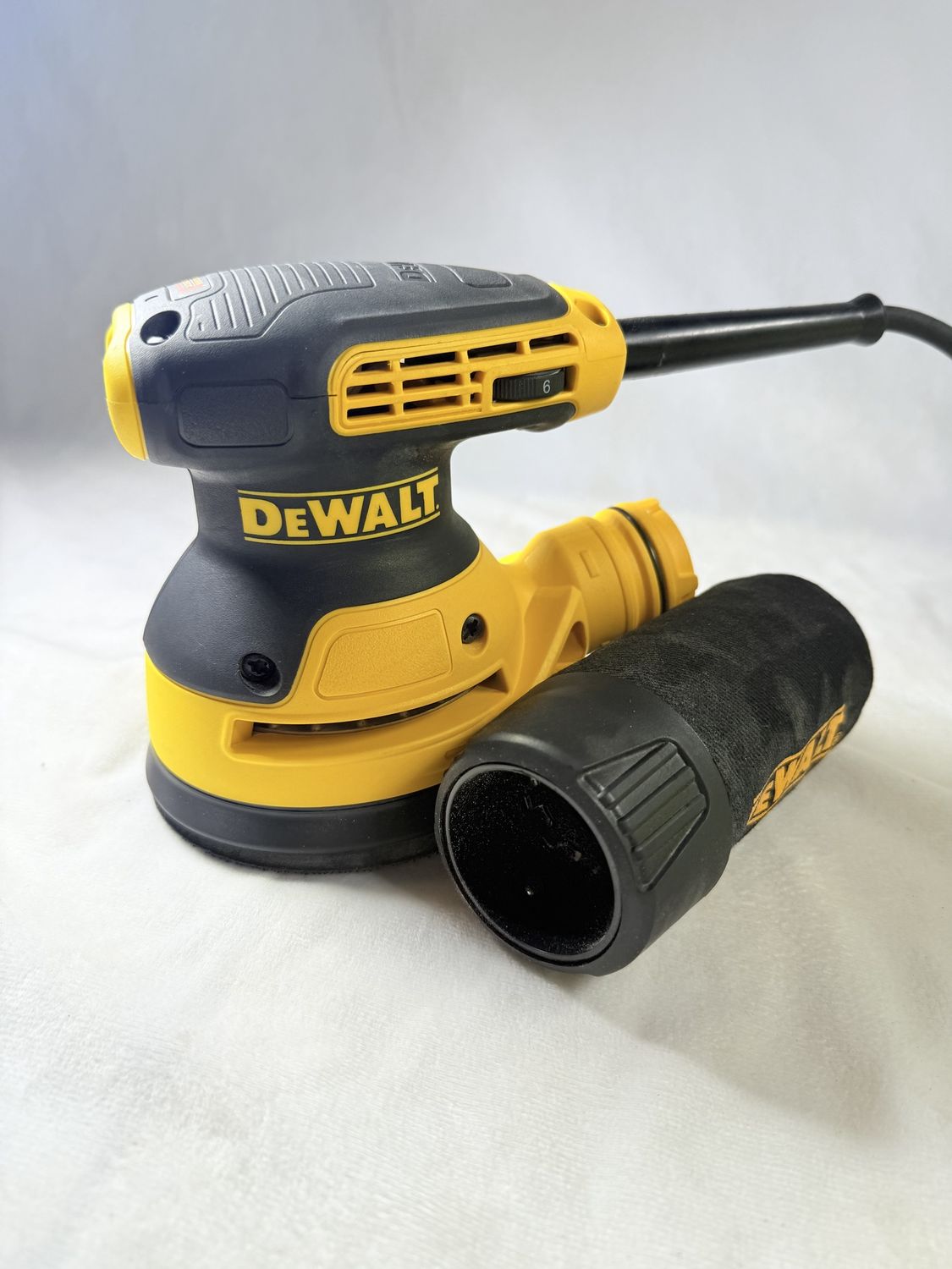 DWE6423  3 Amp Corded 5 in. Variable Speed Random Orbital Sander, Condition: Used-like new