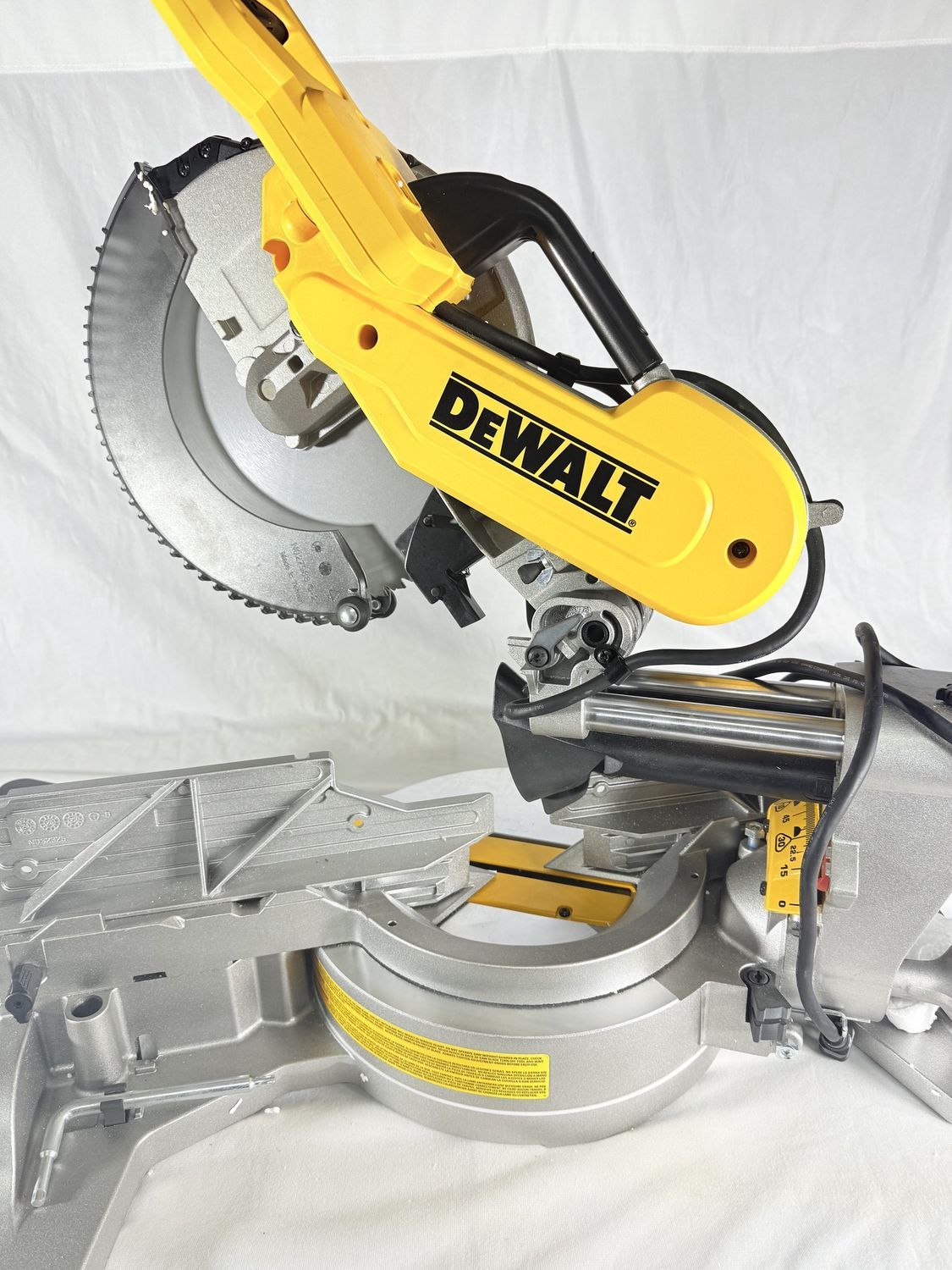 DWS780 15 Amp Corded 12 in. Double Bevel Sliding Compound Miter Saw with XPS technology, Blade Wrench and Material Clamp, Condition: Used-like new