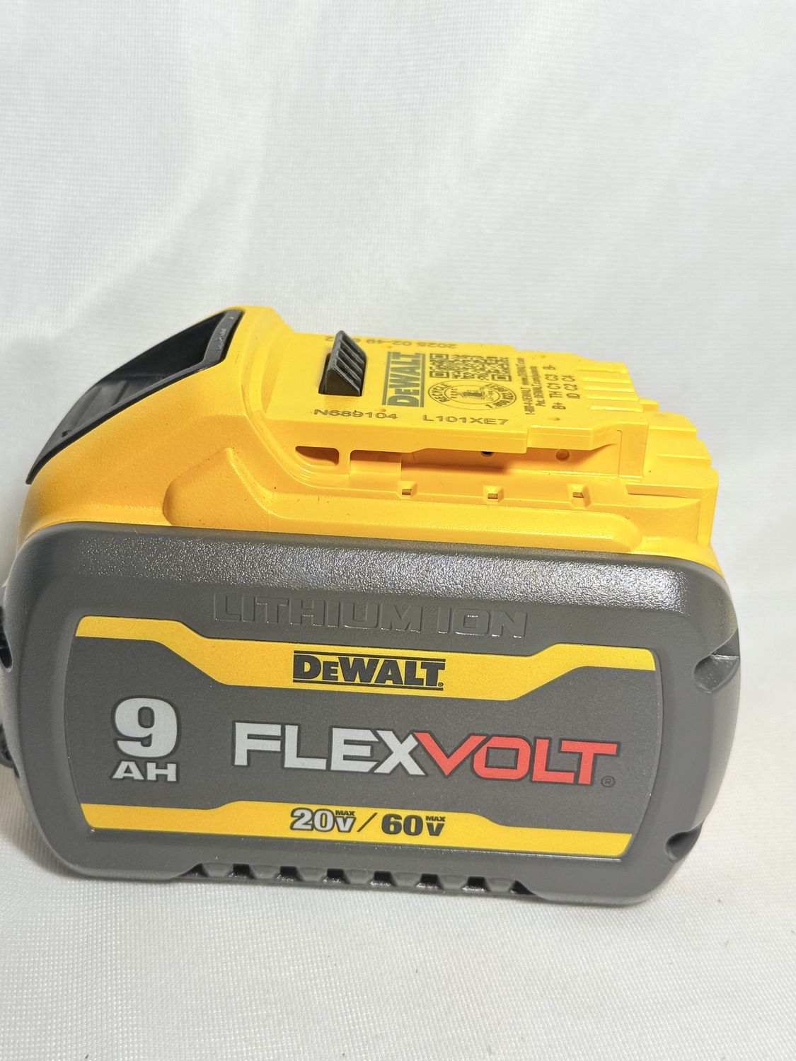 DCB609 FLEXVOLT 20V/60V MAX Lithium-Ion 9.0Ah Battery, Condition: New