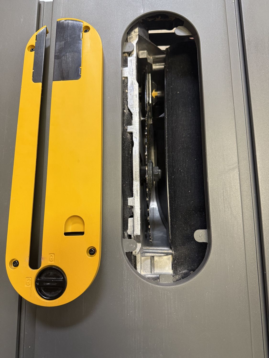 15 Amp Corded 8-1/4 in. Compact Portable Jobsite Tablesaw (Stand Not Included), Condition: Used-like new