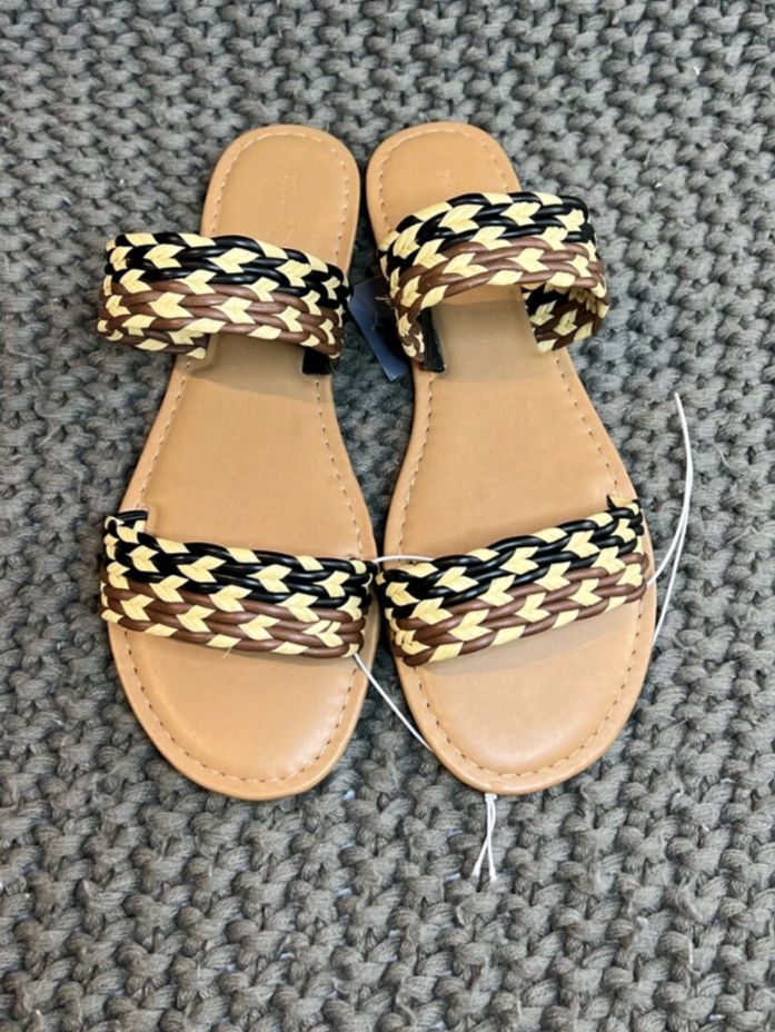 Universal Thread Women's Anita Wide Width Two-band Slide Sandals, Size: 7