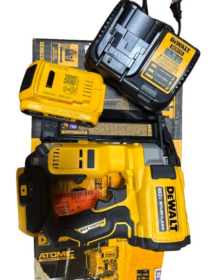 DCN623D1 ATOMIC 20V MAX Lithium Ion Cordless 23 Gauge Pin Nailer Kit with 2.0Ah Battery and Charger, Condition: Used-like new