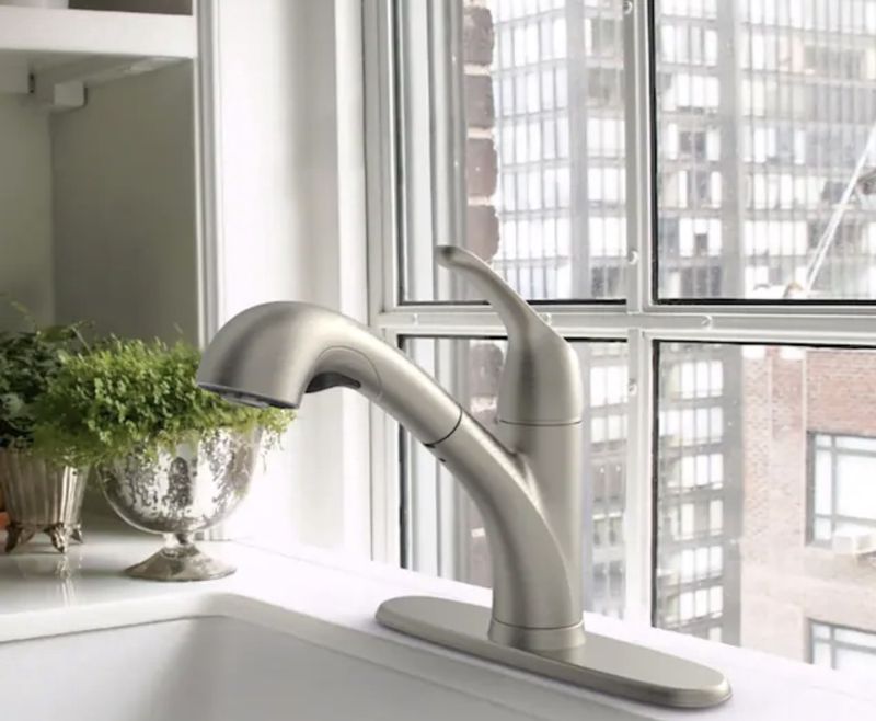 EVERFIELD Stainless Steel Single Handle Deck-mount Pull-out Kitchen Faucet with Sprayer