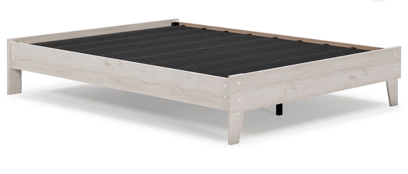 Signature Design by Ashley Contemporary Socalle  Platform, Size: Queen