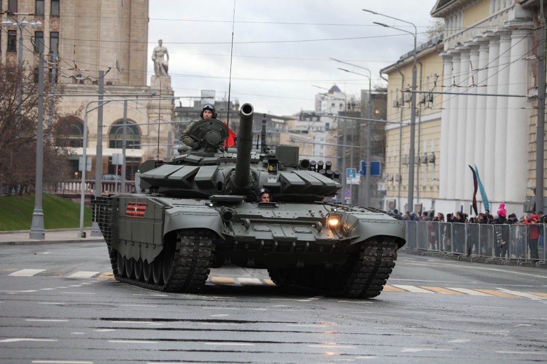 Russian T-72B3 MBT 1/35 #09561 by Trumpeter