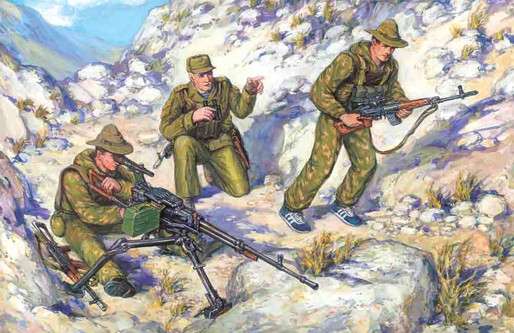 Soviet Special Troops (1979-1988) (3 figures - 1 officer, 2 soldiers) 1/35 #35501 by ICM