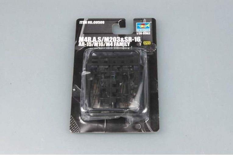 Guns SR16 Family 1/35 Detail Kit by Trumpeter