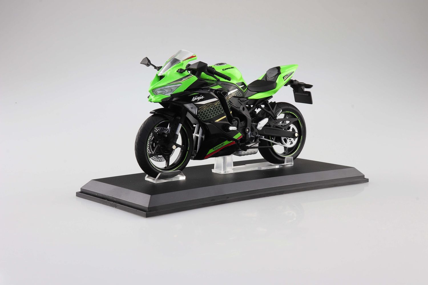 Aoshima Kawasaki Ninja Zx-25R Lime Green x Ebony 1/12 #10969