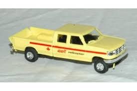 Trident Miniatures HO 1:87 Scale Vehicle 90319 Canadian Bell Helicopter Yellow Pickup Truck
