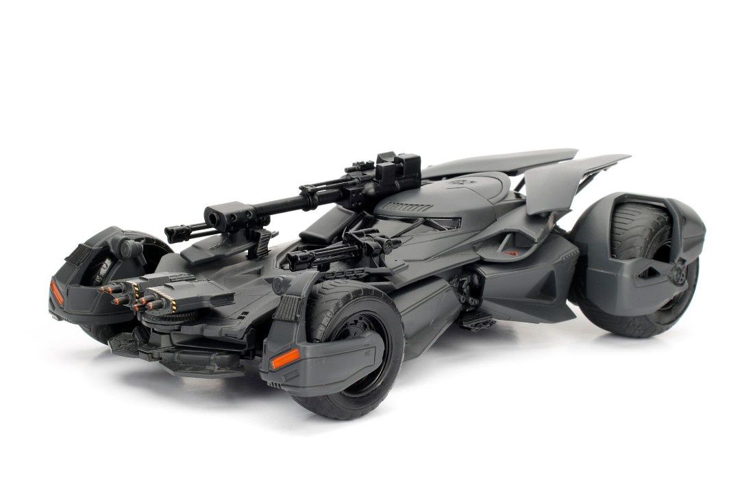 Jada Justice League Batmobile w/ Batman Figure - 2017 1/24 #99232